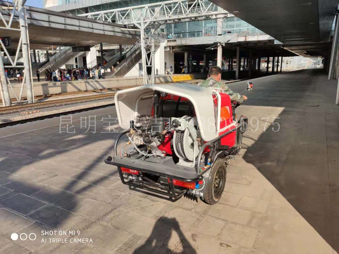寶來(lái)潔街霸高壓沖洗車服務(wù)云南昆明高鐵站臺(tái)日常清洗保潔