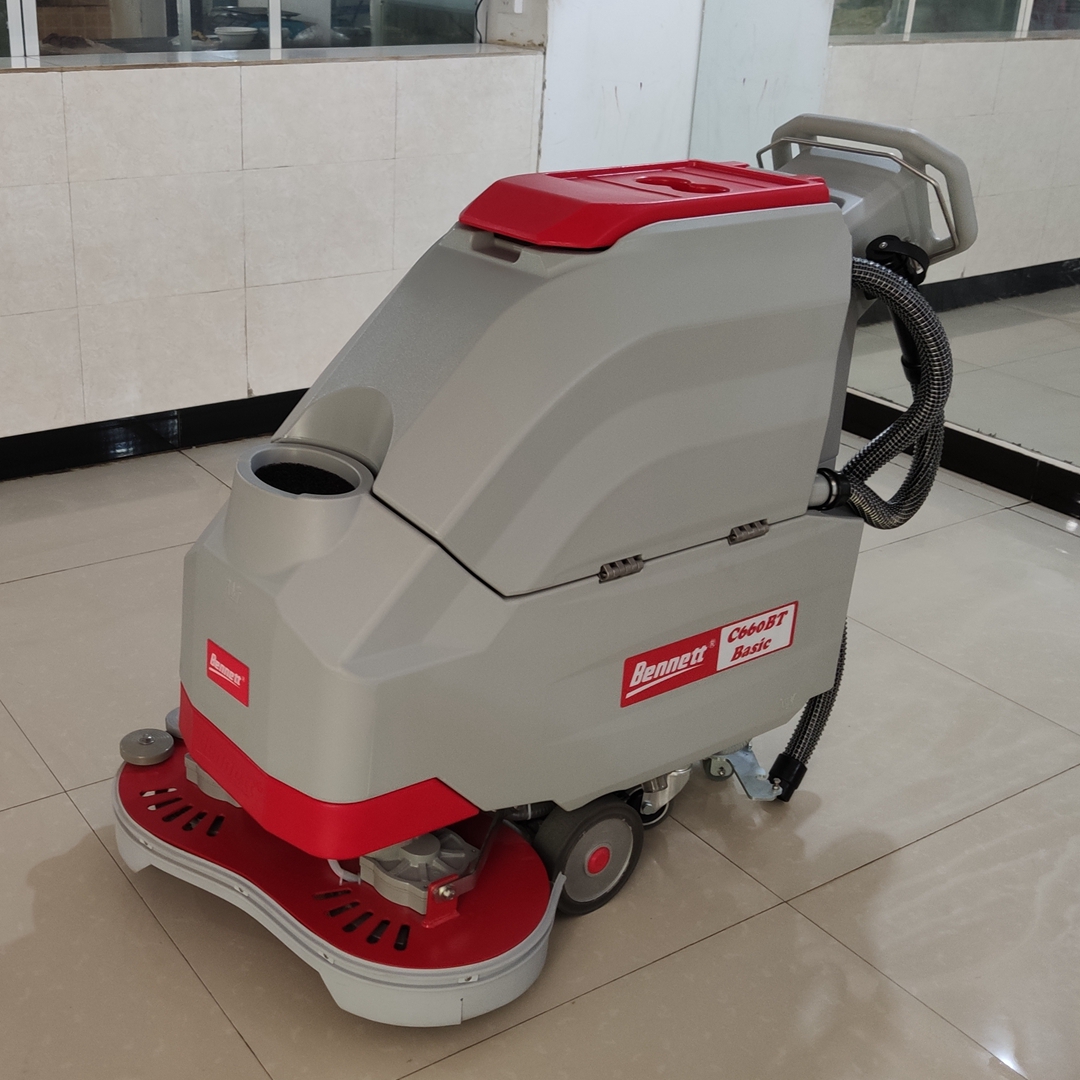 2019年保山易樂雅苑貝納特S510B Basic手推式洗地機(jī)交機(jī)培訓(xùn)