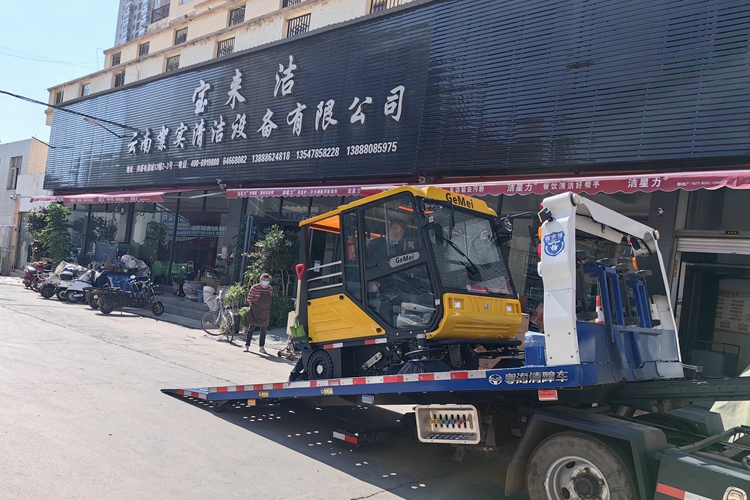 寶來潔（格美）駕駛式電動掃地車S10交機昆明滇中智能產(chǎn)業(yè)園街道清潔