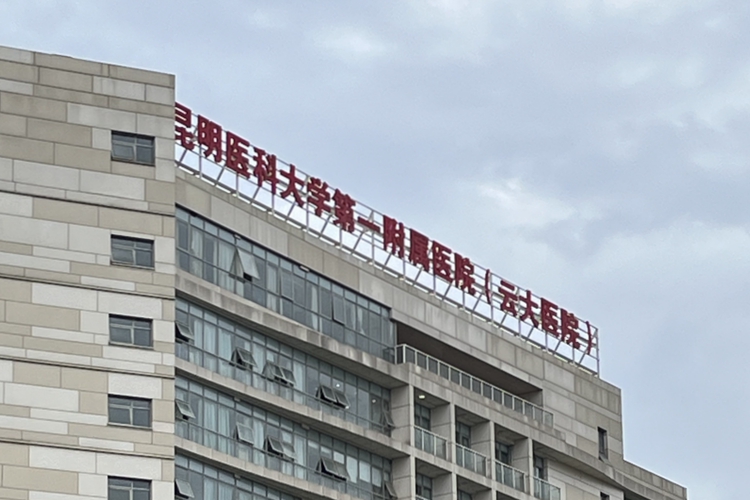 云南昆明寶來潔多功能清潔服務(wù)手推車保潔車交付昆明醫(yī)科大學第一附屬醫(yī)院（云大醫(yī)院）項目