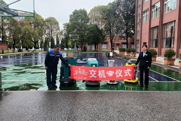 學(xué)校使用鋰電池手推式/駕駛式洗地機(jī)和單擦機(jī)清洗地面有什么優(yōu)勢？