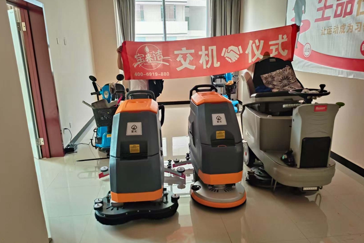 絮實手推式洗地機,駕駛式洗地機鋰電池刷盤水箱膠條日常維護與保養(yǎng)